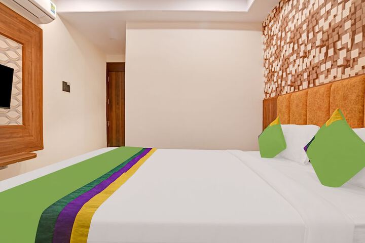 Room 8 of 43