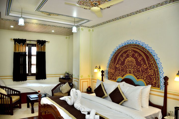 Room 15 of 37