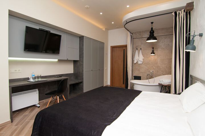 Room 12 of 81