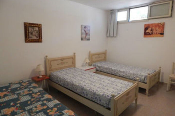 Room 13 of 22
