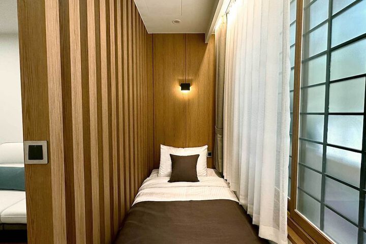 Room 12 of 42