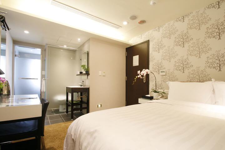 Room 5 of 65