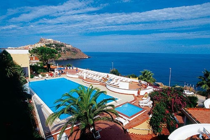 Hotel with Pool