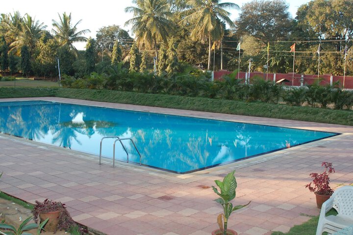 Pool 40 of 90