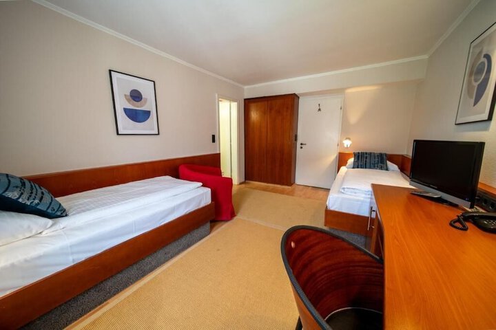 Room 4 of 39