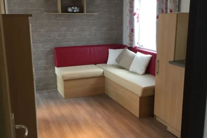 Room 5 of 16