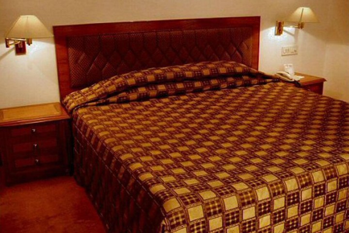 Room 8 of 34
