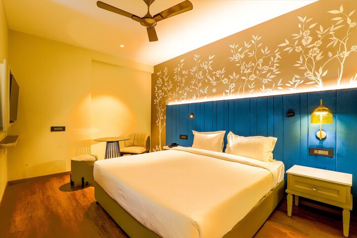 Room 4 of 18
