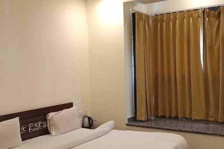 Room 13 of 80