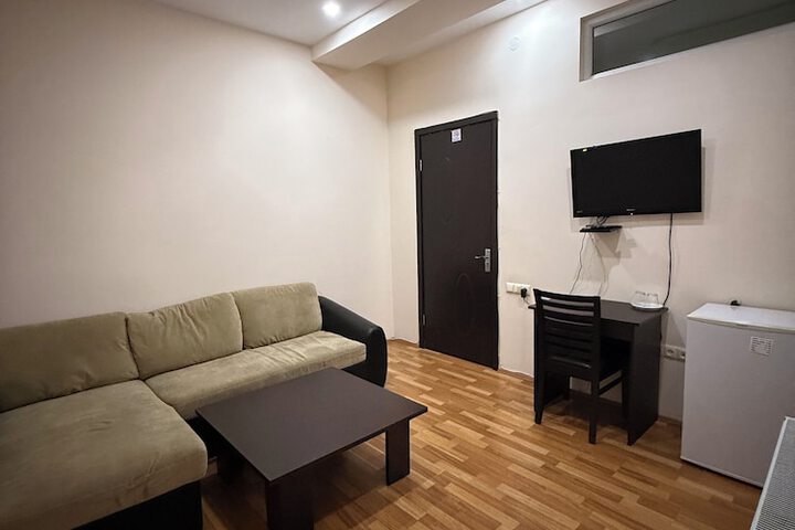 Room 22 of 34