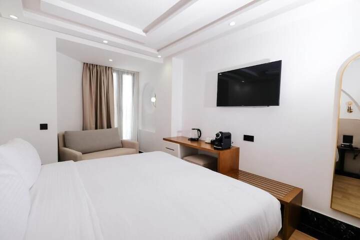 Room 14 of 32