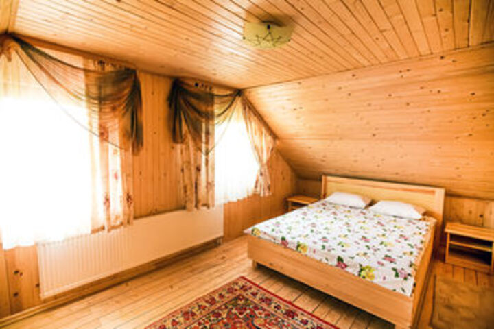 Room 11 of 28