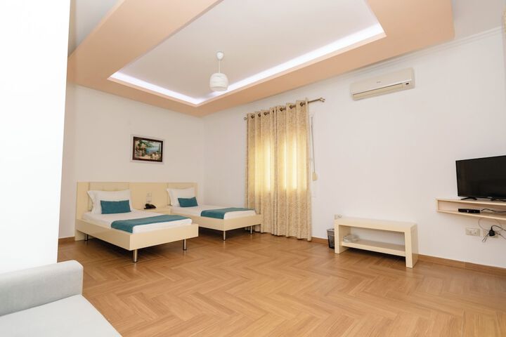 Room 27 of 100