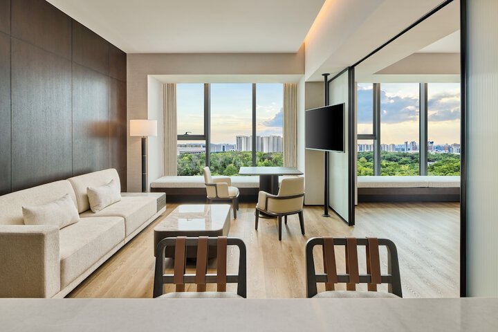 Room 14 of 93