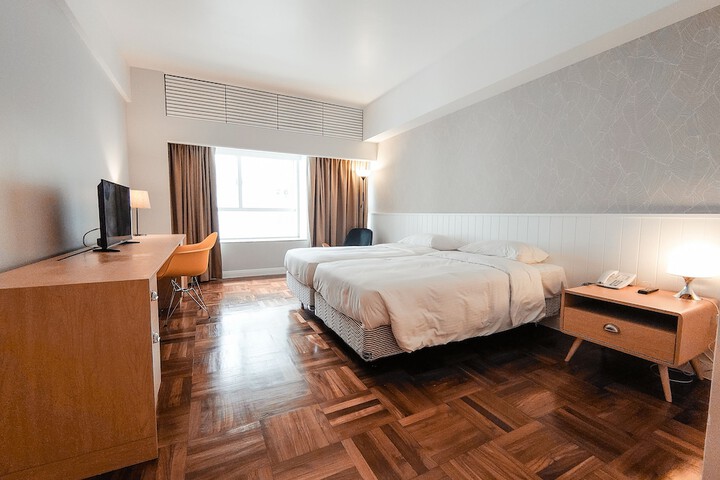 Room 10 of 31