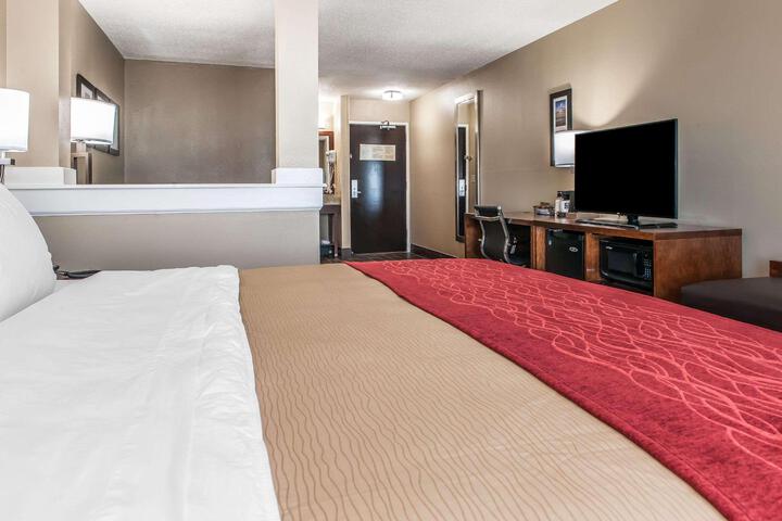 2 Queen Beds (1 of 10)