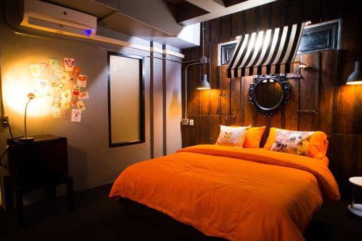 Room 6 of 63