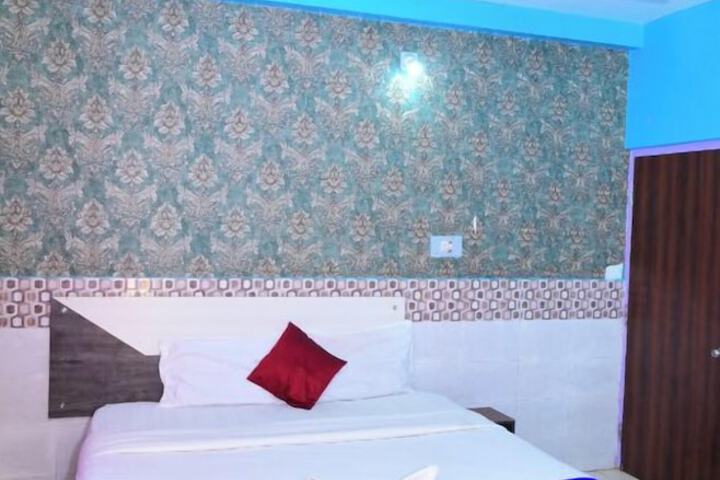 Room 13 of 20