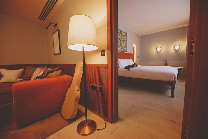 Room 27 of 63