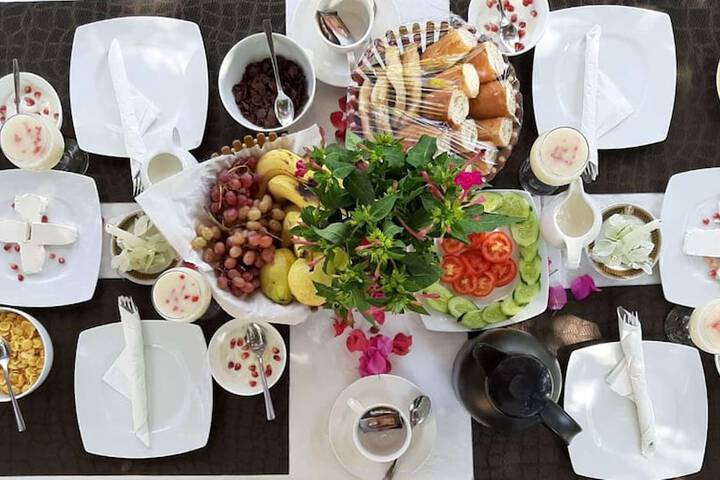 Breakfast/Coffee Service 72 of 107