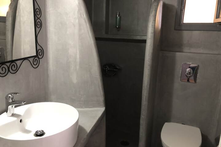 Room 52 of 83