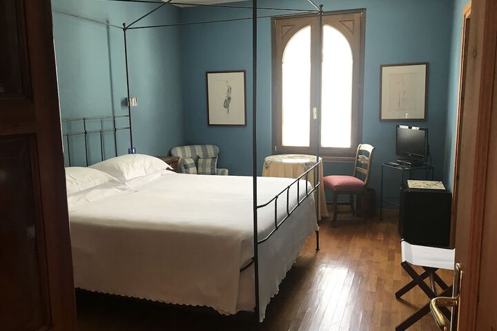 Room 8 of 75