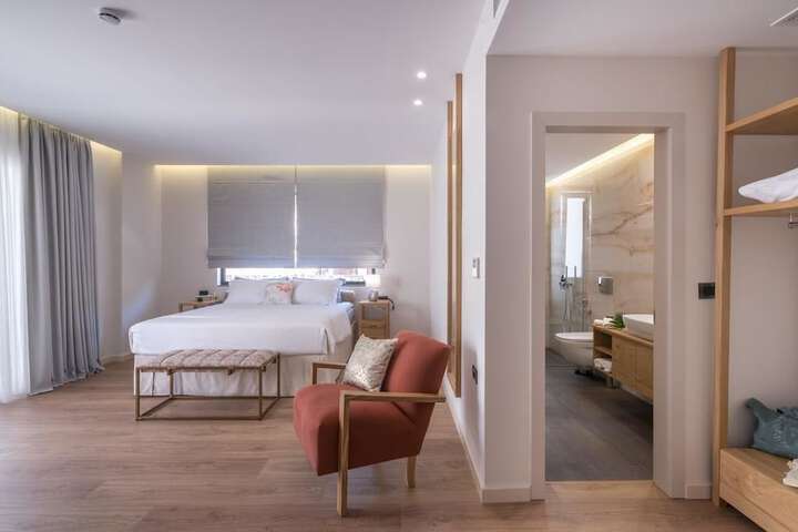 Room 34 of 163