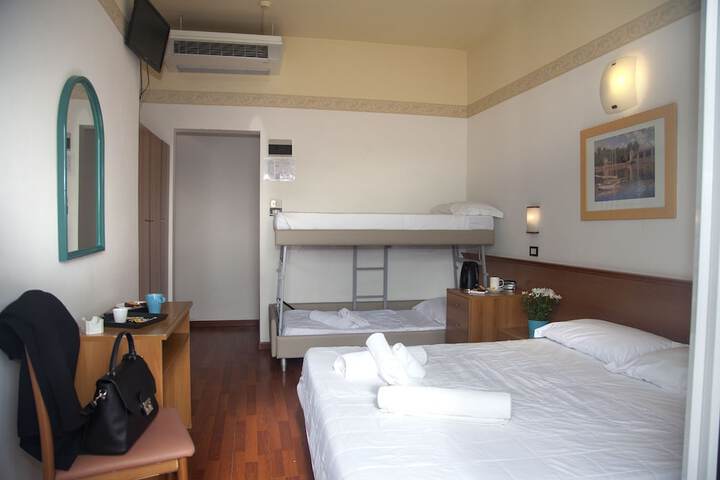 Room 32 of 71