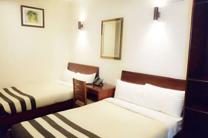 Room 8 of 32