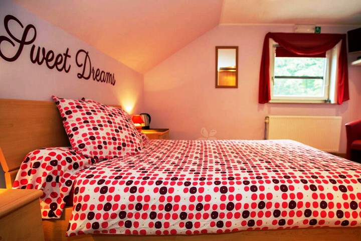 Room 8 of 31