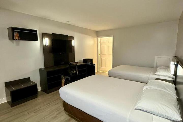 2 Double Beds Refrigerator, Microwave (4 of 9)
