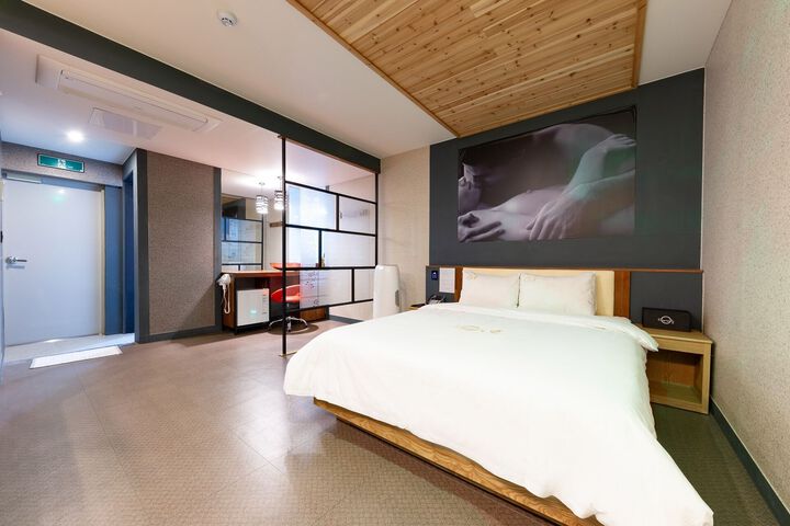 Room 27 of 50