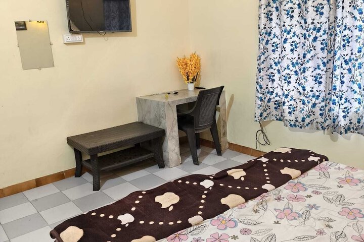Room 9 of 18