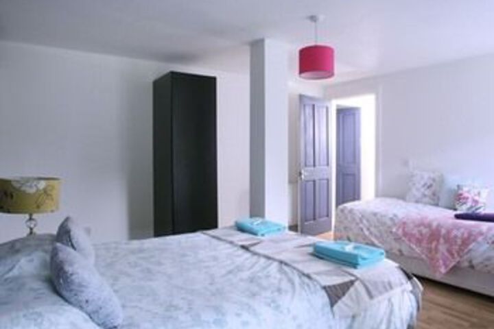 Room 5 of 11