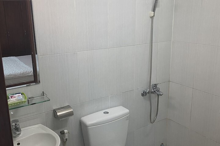 Room 11 of 16