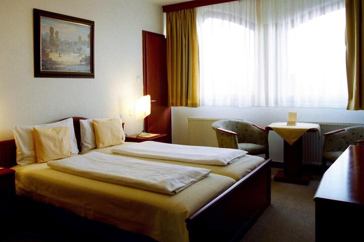 Room 10 of 61
