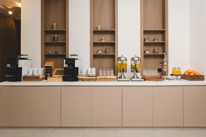 Breakfast/Coffee Service 141 of 211