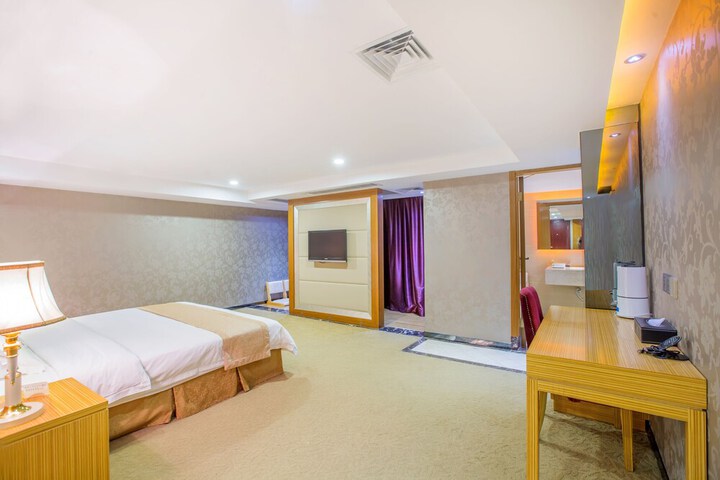 Room 16 of 31