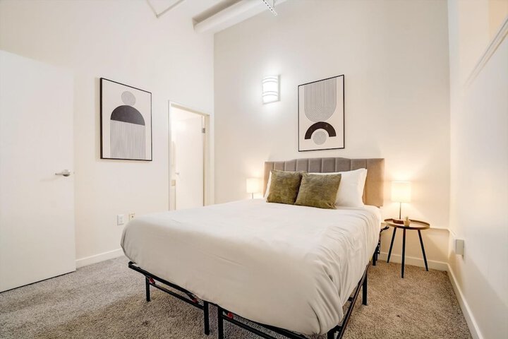 Room 43 of 194
