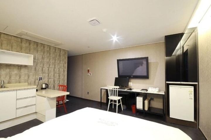 Room 18 of 32