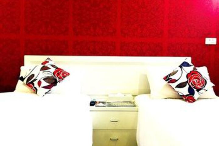 Room 7 of 24