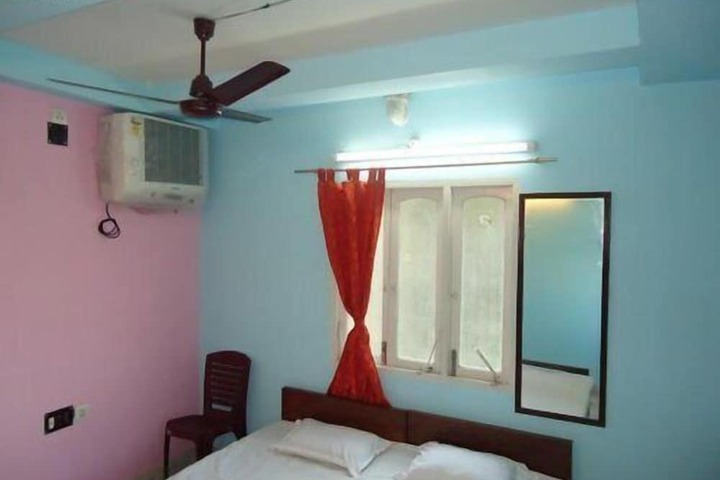 Room 4 of 9