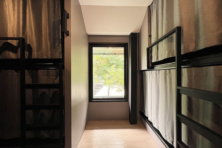 Room 27 of 60