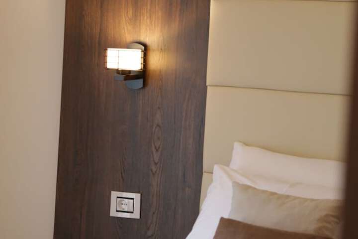 Room 7 of 132