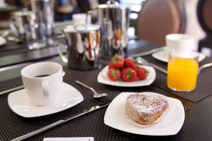 Breakfast/Coffee Service 60 of 77