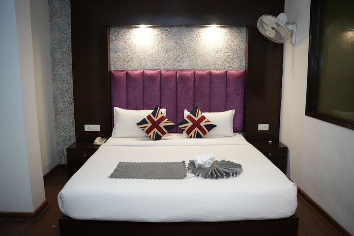 Room 6 of 34