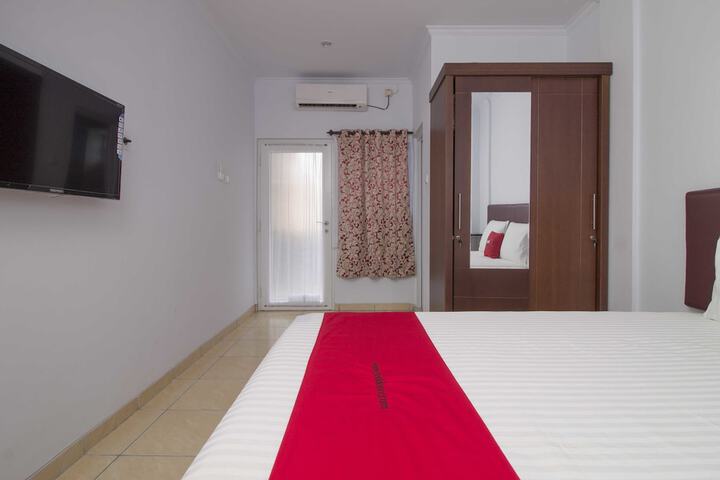 Room 10 of 12