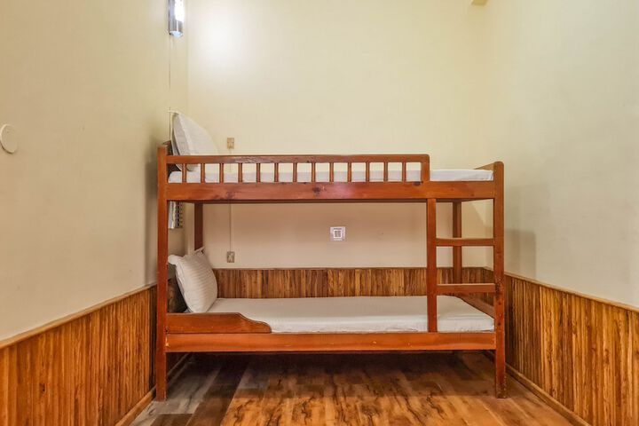 Room 7 of 37