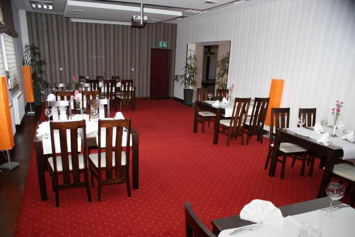 Dining 35 of 55