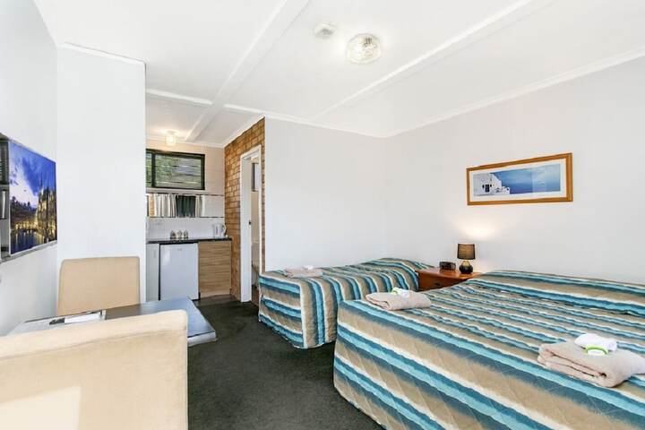 Room 4 of 8
